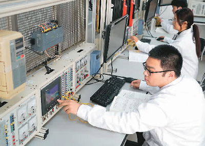 起重机变聪明了，埃克伦斯电气引领智能化变革